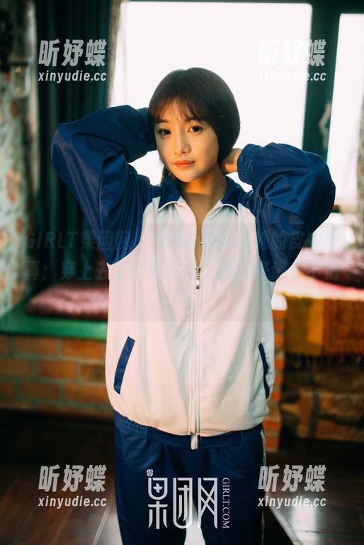 GIRLT果团网 - 蜜桃Q妹儿与她的皮衣写真：穿上去像个酷女孩，脱下来像个小橘子！