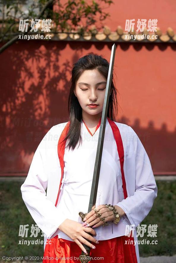 MiiTao蜜桃社 - 一份免费的图册，还有雪梨sherry和她的妹妹搞怪合作