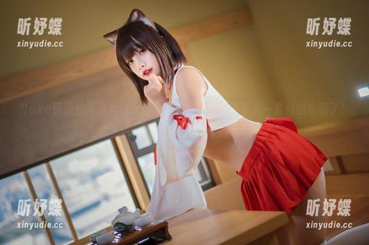 Neko薇薇 Neko薇薇的高清丝绒女仆,看得我犹豫要不要买一套丝绒衣服了!不过谁来给我穿?