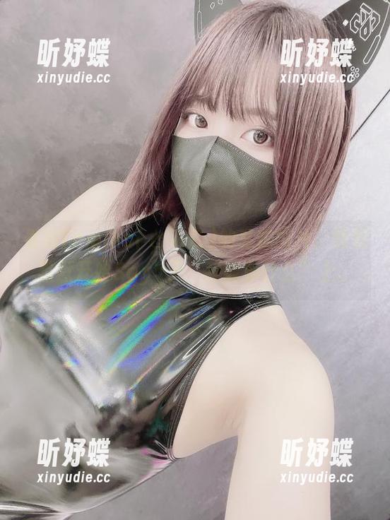 看完Tomiko(とみこ)的私拍图片，我竟默默开始Saya于“我能穿什么”上。