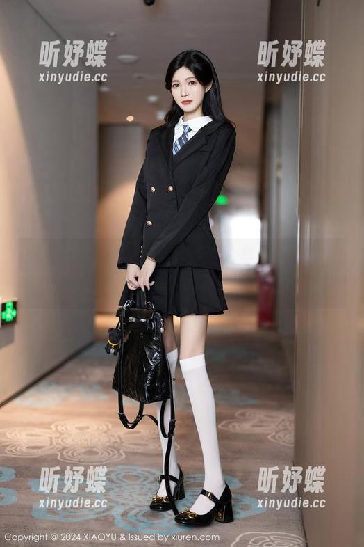 XIAOYU语画界-杨晨晨Yome XIAOYU语画界 - 吴郭荣珍坐着不动,杨晨晨Yome却在贵州的高清旅拍里飞翔!