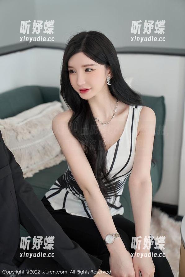 Xiuren秀人网 - 土肥圆Caro果然敢拍，修女写真里的资源这么大胆！