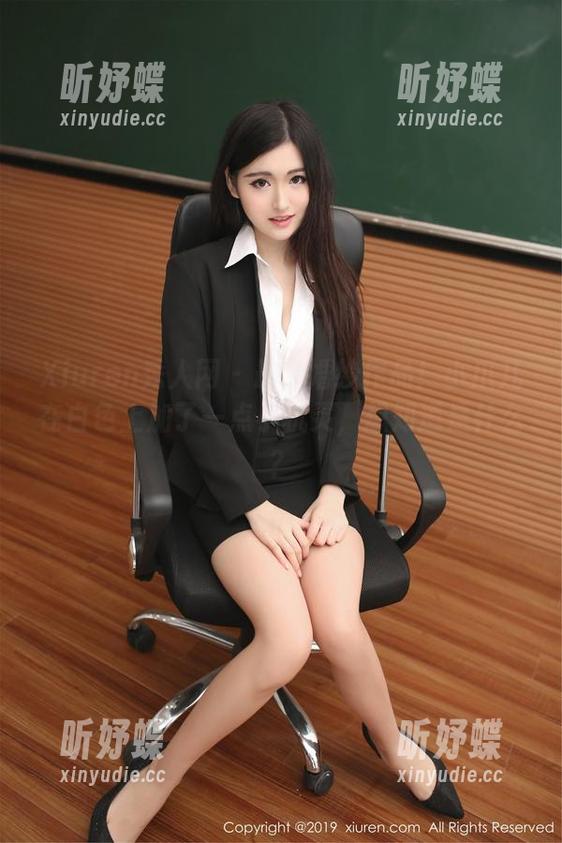 Xiuren秀人网-小爪几 Xiuren秀人网 - 最新婚纱作品!小爪几在白色上加了一点小机灵,想知道是什么?