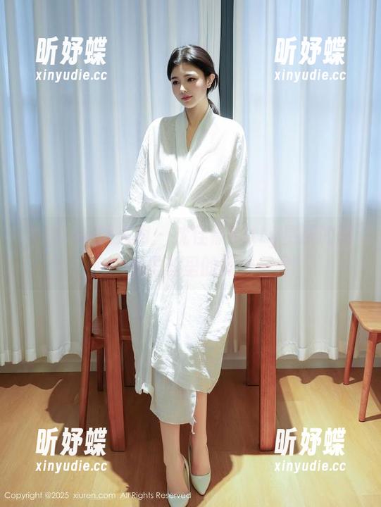 Xiuren秀人网 - 沈佳熹Kitty星辰的图库：裤里丝里的微妙差异