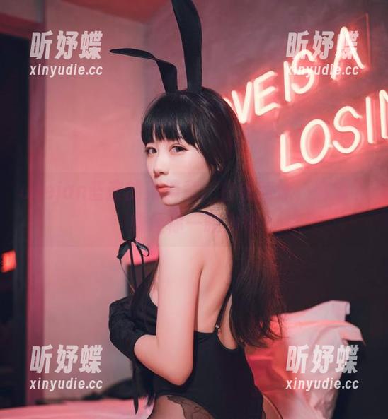 usejan蓝蓝 usejan蓝蓝的新篇章:白衣竞泳,高清下载让你一睹为快