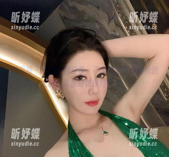 微密圈 - 高清美脚分享，不爱笑的赛琳的秀腿之旅，准备好被惊艳了没？