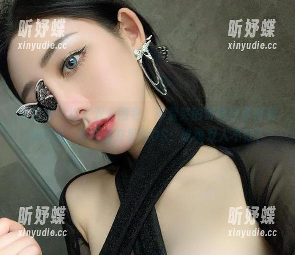 微密圈 - 这个双人图包，不爱笑的赛琳分享得有点巧妙，我心里在默默OS：谁说双人不行？