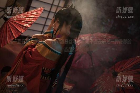 我一直在想，伊喵君_Nya的白丝写真，是不是在讲述一种隐秘的态度？