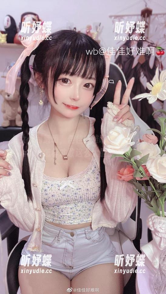 从女仆到透明，佳佳好难啊的私拍图集是怎样才敢这么大胆的？