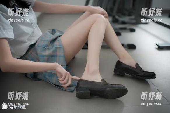 兔玩映画定制光辉蓝色礼服：你准备好成为众人瞩目的焦点了吗？