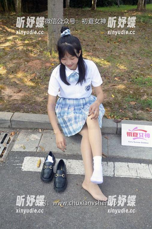 初夏女神-点点 初夏女神 - 咖啡色调下的点点,有点意思的写真
