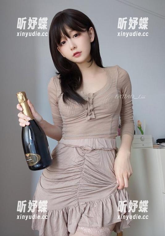 发条少女yoki给你带来的夏天福利，好像五颜六色的气泡在跳舞。