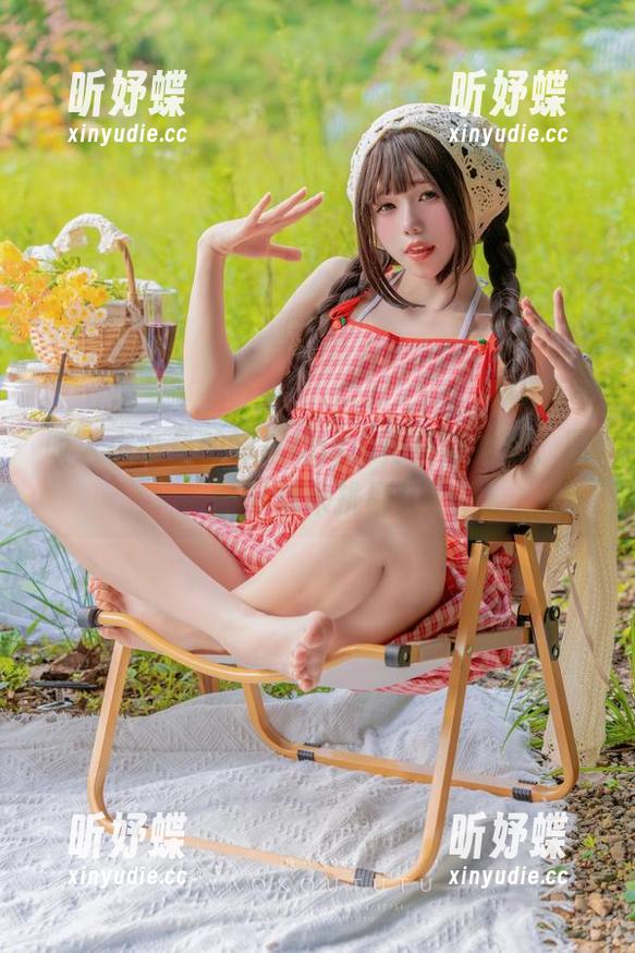 咬人小小兔的短裙cos，真有够意思，原图等你来挑剔！