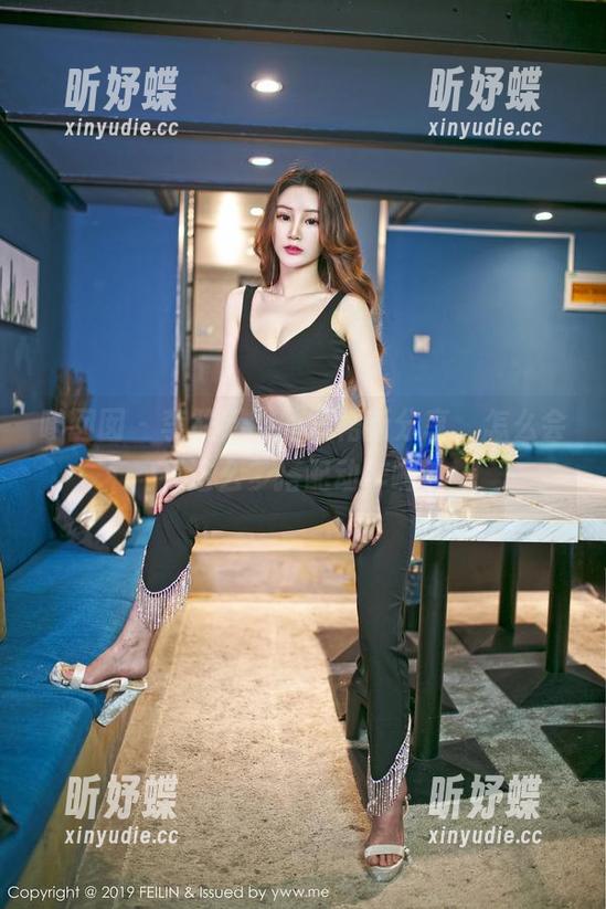 嗲囡囡 - 李筱乔jo的短裙新分享，怎么会有这么多搭配动作啊？