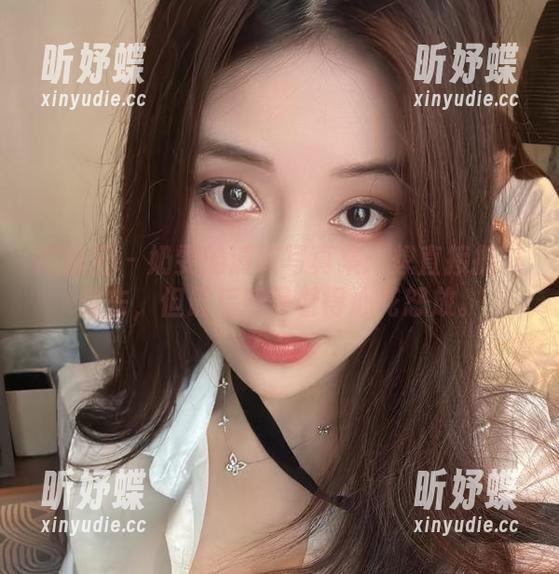 奶雯 微密圈 - 奶雯的清纯写真集:想直接扔过球去,但最后还是看得心花怒放。