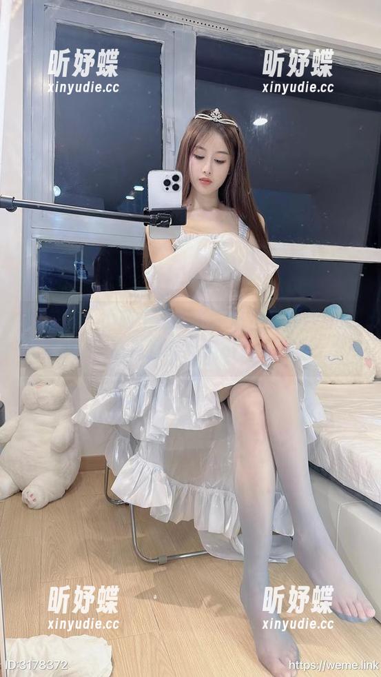 小萌子 微密圈 - 小萌子又来了,这次是短裤作品,谁说没有免费offer!