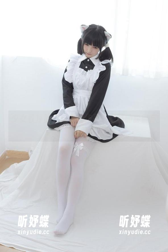 少女秩序 少女秩序的白丝灰裙作品:隐秘的甜蜜与戏谑的角落