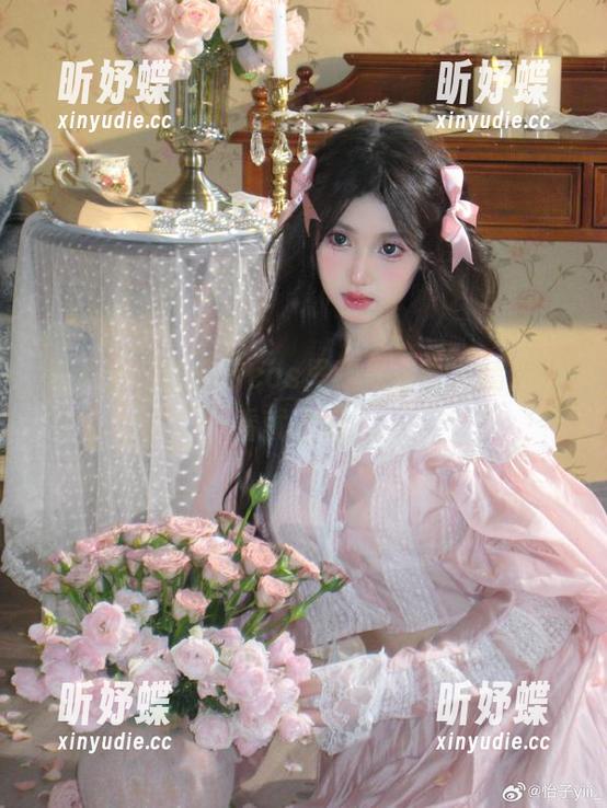 怡子yiii的透明cos里藏着细节，精选一看就上瘾。