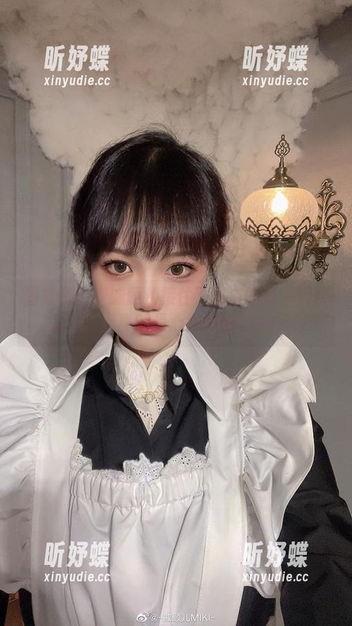 图集亮点：戚顾儿接住了淋浴的每一滴水，真的是心甘情愿。