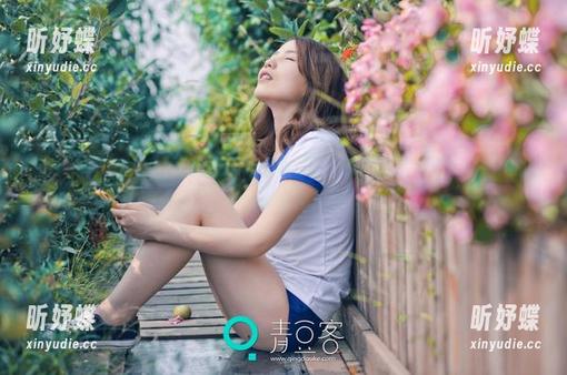 推女神 - 施忆佳Kitty酱的新图集更新，秘书造型，真想知道她的办公室在哪儿...