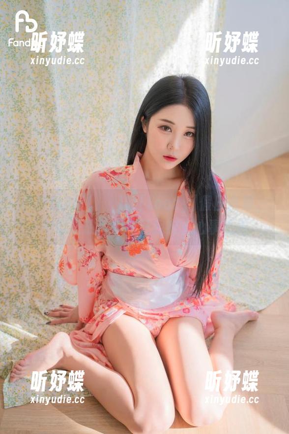 普美Bomi(보미)的[Loozy]假日合集，明明是放松却总让我有点心事重重