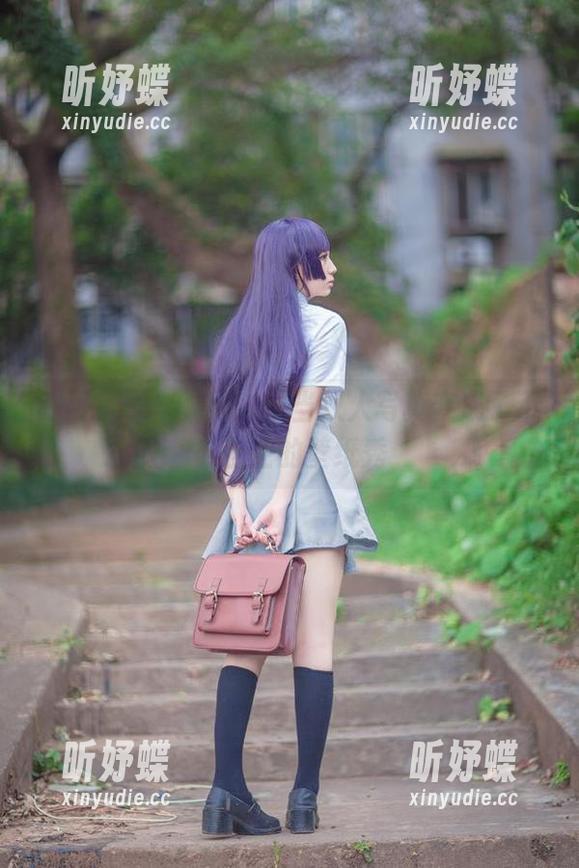 浅野菌子与‘她’：当双人写真变成了不务正业的壁纸秀