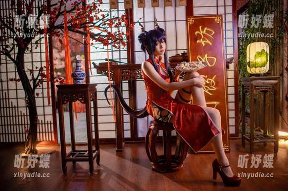 爱老师_PhD的可爱，cos魔力让人心里小鹿乱撞