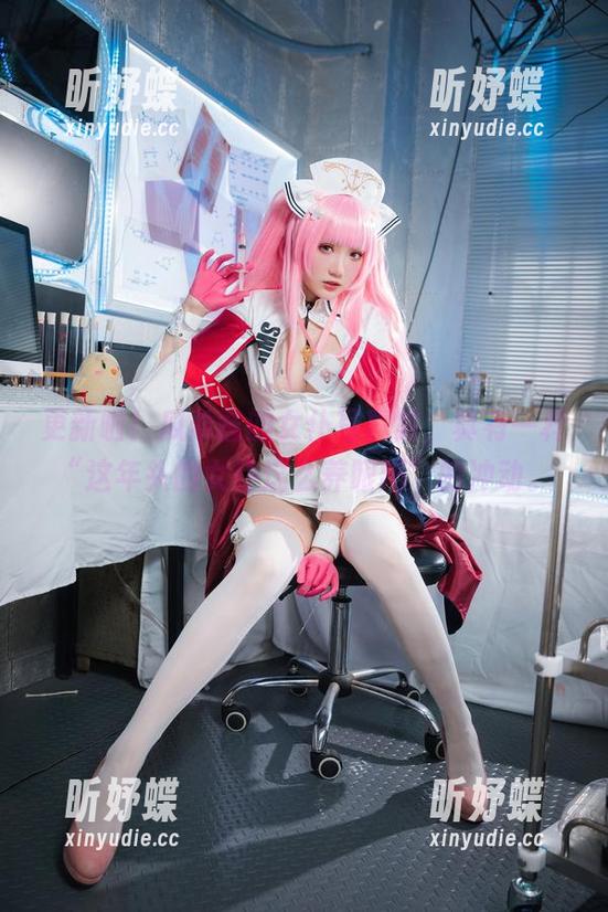 更新啦！瓜希酱的女仆写真集，真有一样“这年头的女仆这么养眼吗”的冲动。