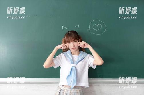 祖木子和她的“裸脚白衬衫”：启示与挑逗，就是这么简单。