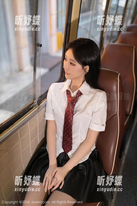 秀人网 - 原图透视：summer宝宝的厨娘梦，看她如何把锅铲当成魔法棒！