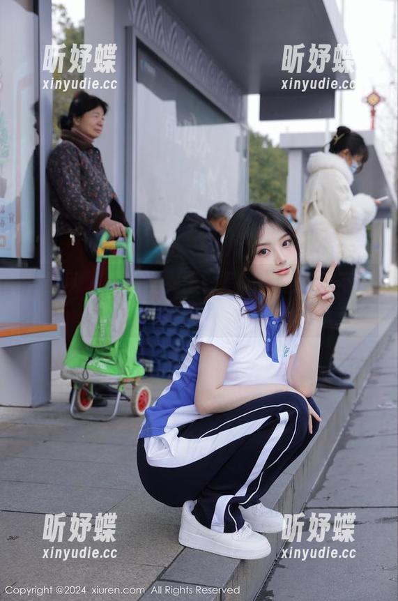 秀人网 - 夏旖诺女王：写真里连风都不敢随便吹了！