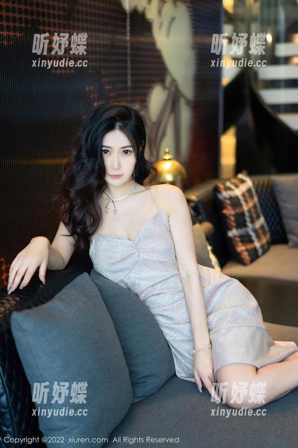 秀人网 - 娜露Selena的礼服太飘了，全集里的每张图都像河里的水，溜得我心里一颤，原图犯规！