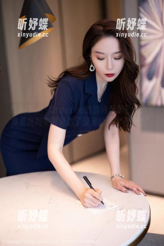 秀人网 - 媃柔rourou的旗袍私房日记：合集里我用衣服表达了深奥的“我不知道”！