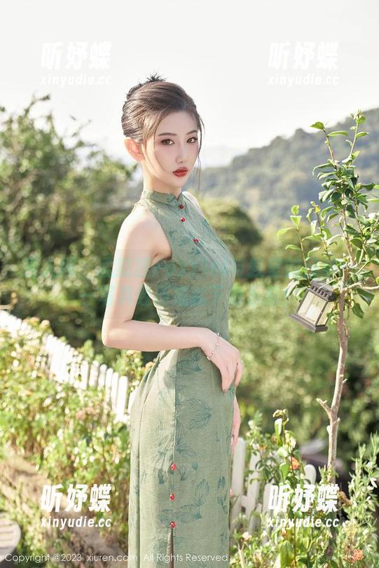 秀人网 - 孟狐狸FoxYini与教室的日常——写真经历成就下载乐趣！