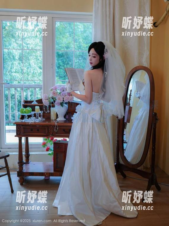 秀人网 - 小逗逗图集新鲜出炉！空姐风采，谁不想乘坐？
