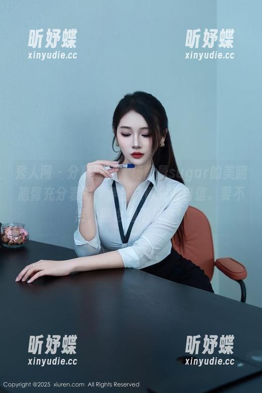 秀人网 - 分享原图，杨晨晨sugar的美腿翘臀充分表明，穿丝袜得先懂自信。要不然，腿也翘不起来！