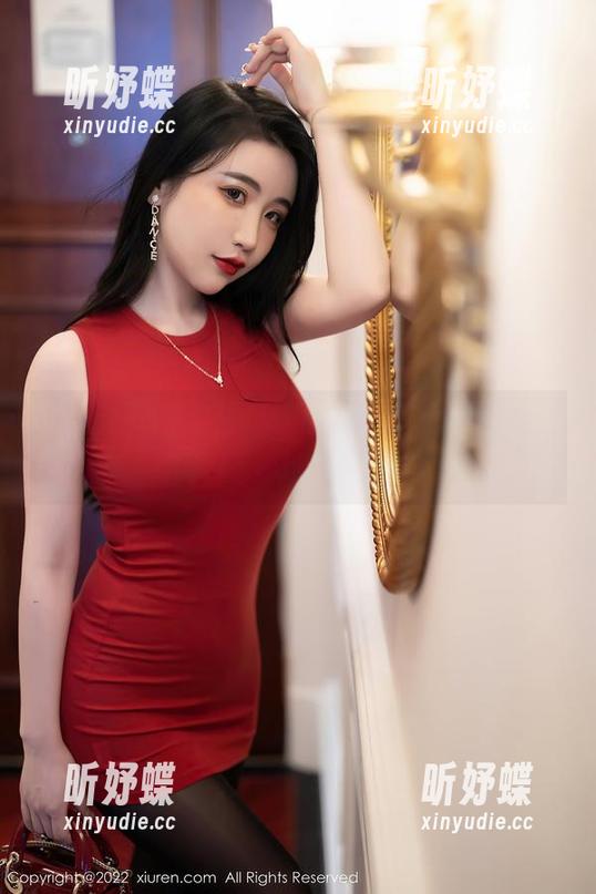 秀人网-萝莉悠悠酱 秀人网 - 萝莉悠悠酱的睡衣高清版:这衣服是为了睡觉的,还是为了迷惑敌人的?