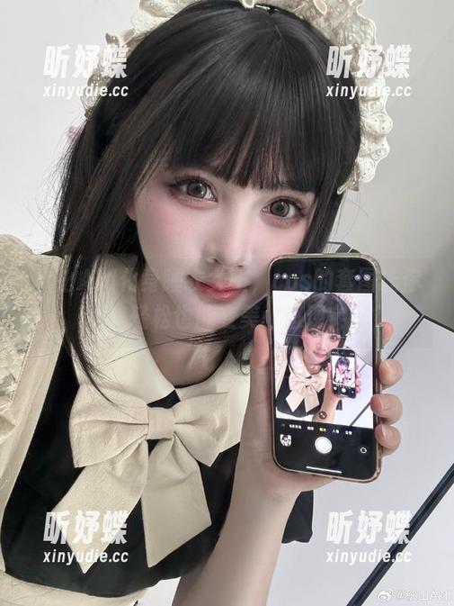 秋山AkI化身睡衣女王，cos的套图让你相信轻松也能变美，超现实！
