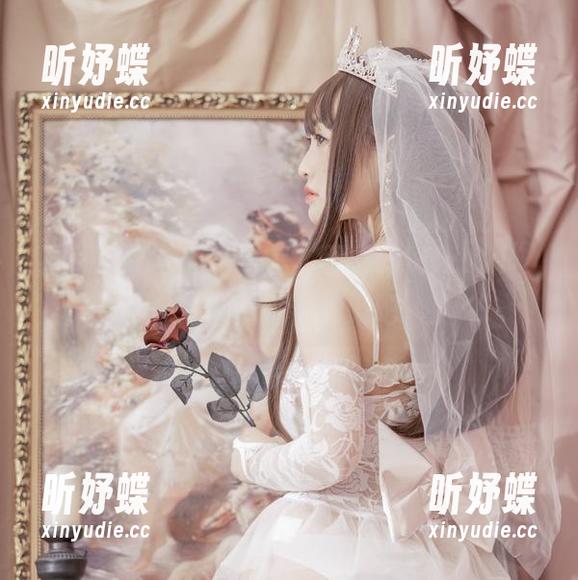 腰间的细节，也算是“脱尾巴Mizuki”婚纱的独特图册吧