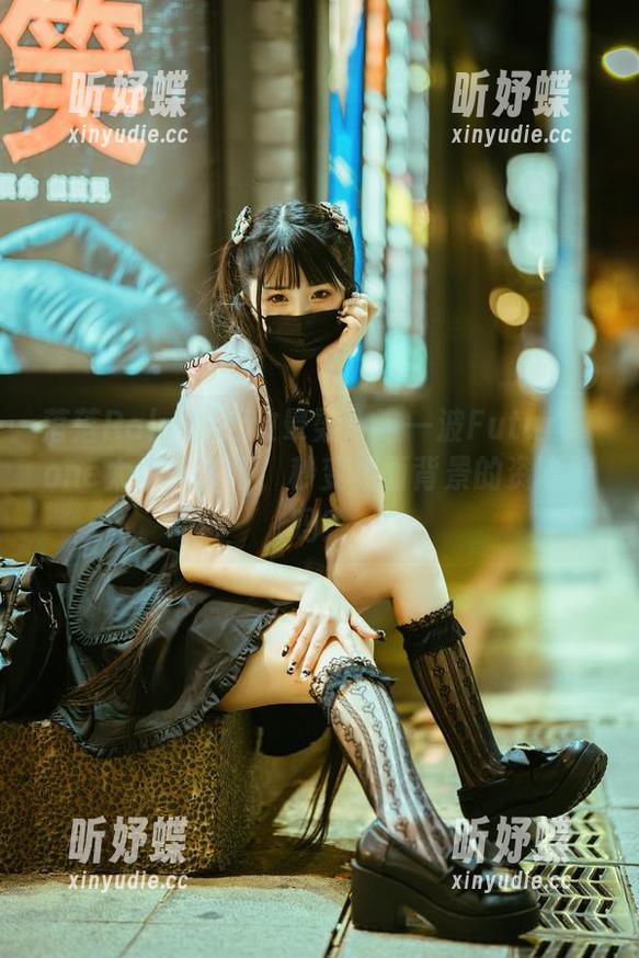落落Raku的无敌晕染：这一波FutureTone太上头了吧，秒变桌面背景的资源好吗？