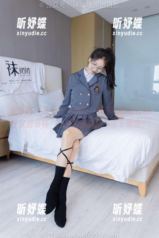 袜啵啵 - 高清or不高清，稚予和她的巴黎世家运动鞋，你真的能抗拒不去下载吗？