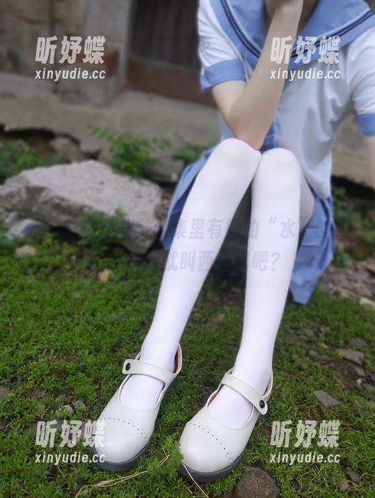 西尔酱在泳池，合集里有她的“水”的人生，以后就叫西水酱吧？