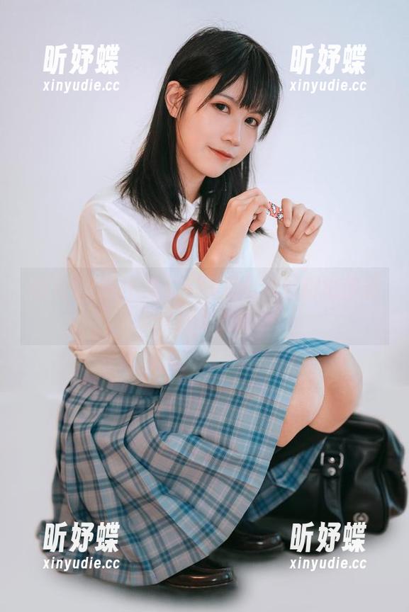 逐月Su的JK写真，真的让人觉得这都是未来壁纸的标准