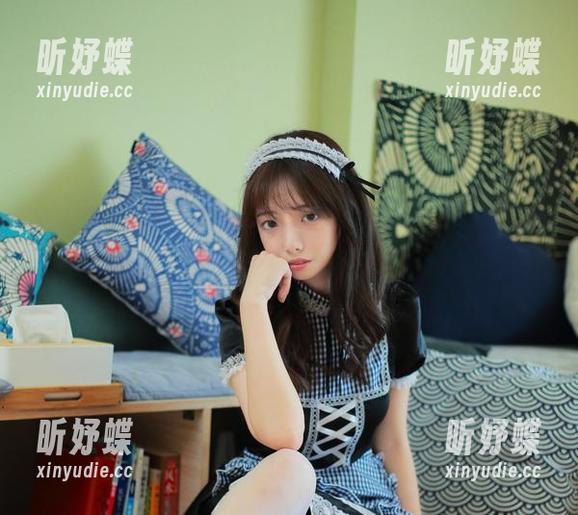 雯妹不讲道理的皮衣日常：透明女仆图集不藏私，慎点哦！