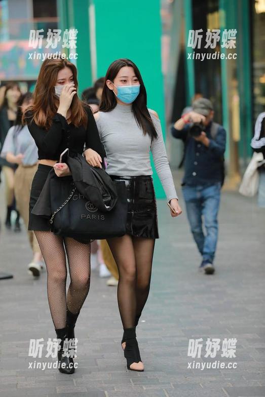 魔镜街拍：这组牛仔热裤的原图震撼心灵，图集可以去角落默默无闻。